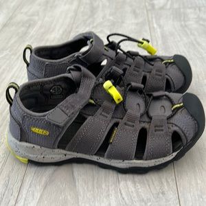 Keen fisherman gray and yellow